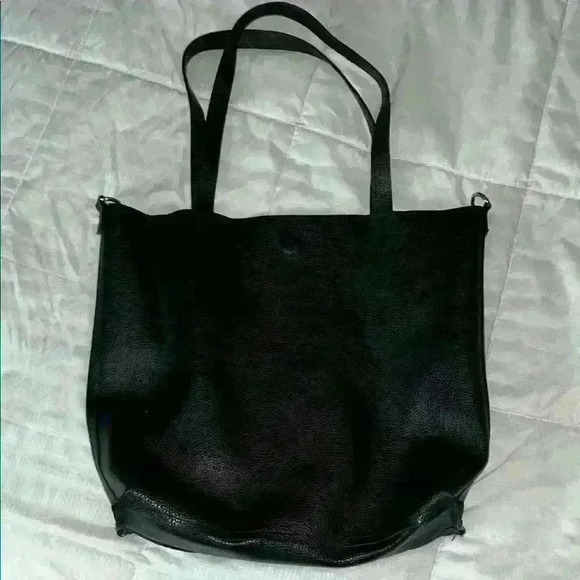 Black Bags with Spacious Interior and Stylish Design - Picture 2 of 3